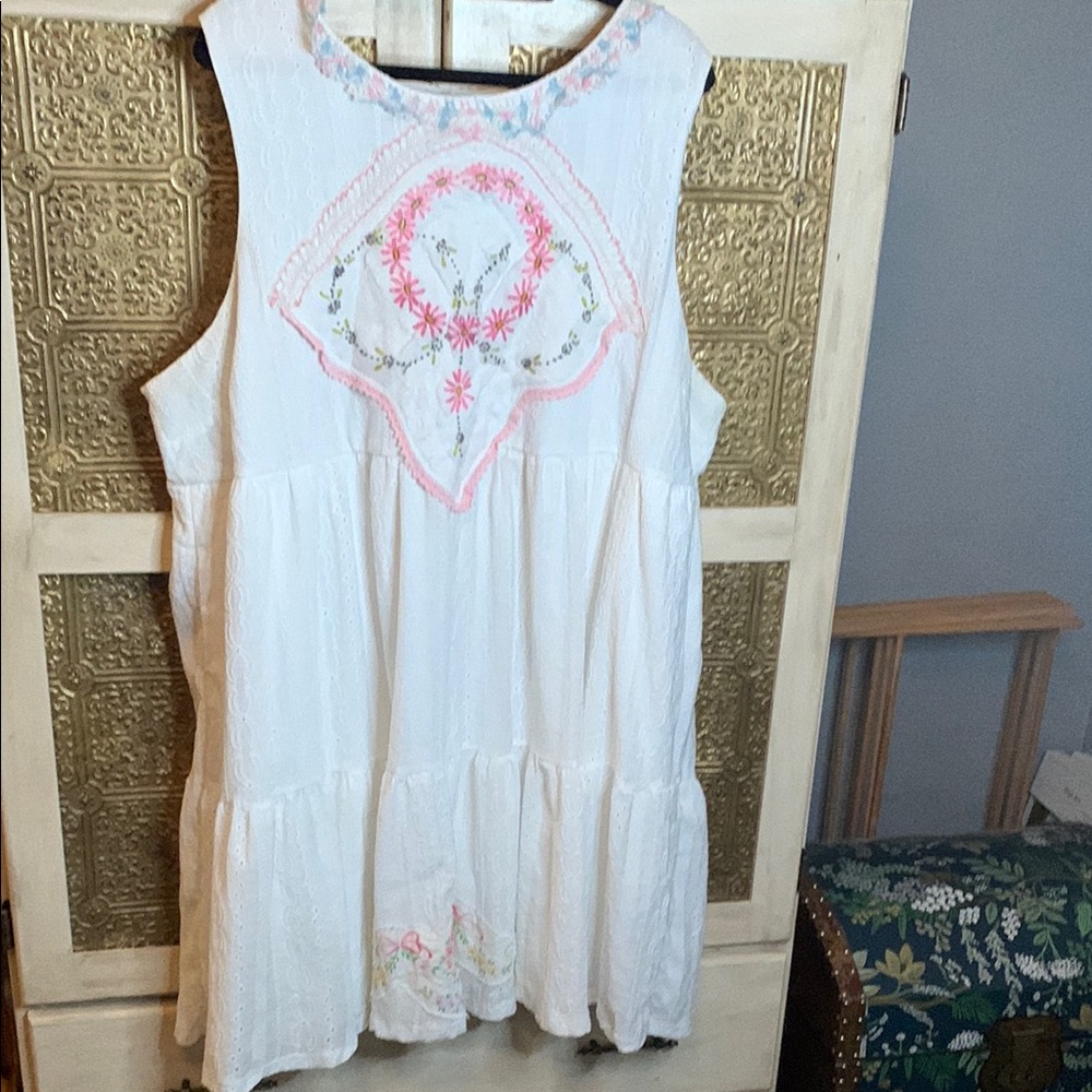 White Sleeveless Dress with Hanky details